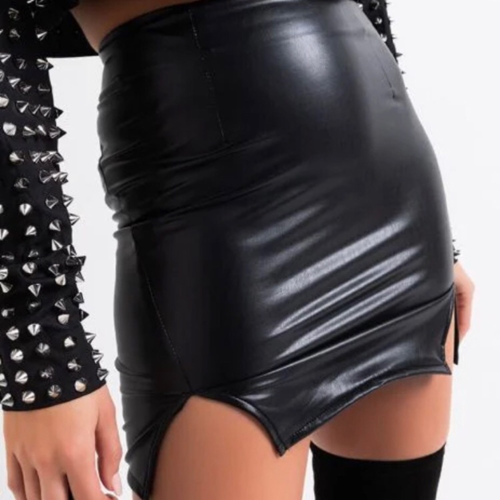 AKIRA mini skirt